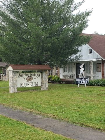 120 N Duff Avenue, Sulphur Springs, AR 72768