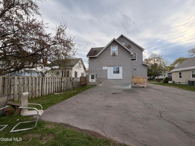 1025 Hegeman Street, Schenectady, NY 12306