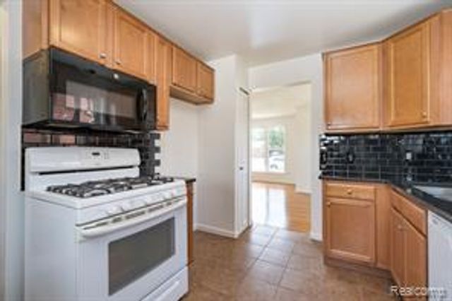 35030 S Elmira Street, Livonia, MI 48150