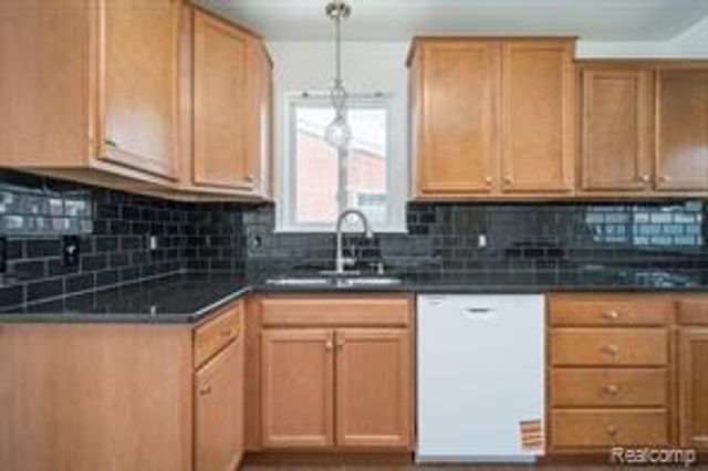 35030 S Elmira Street, Livonia, MI 48150