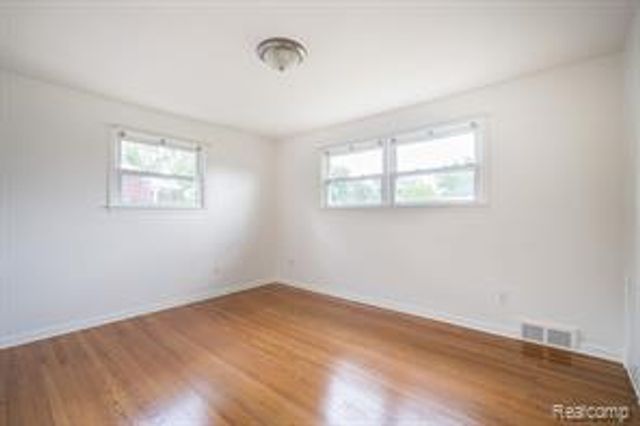 35030 S Elmira Street, Livonia, MI 48150