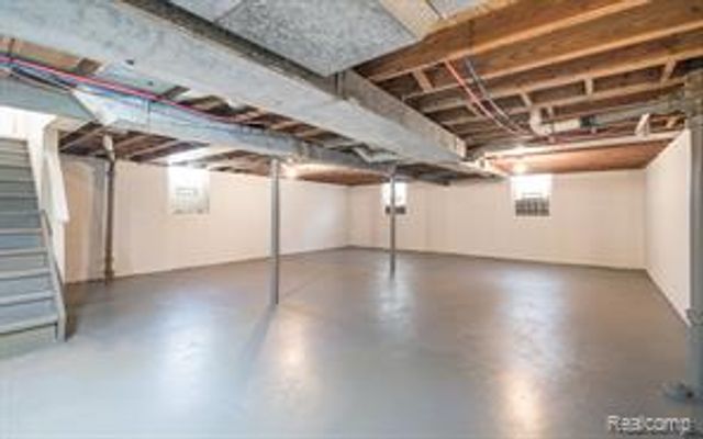 35030 S Elmira Street, Livonia, MI 48150