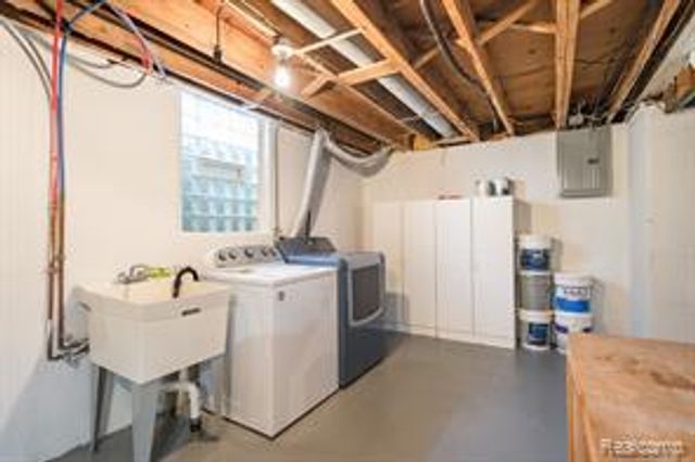 35030 S Elmira Street, Livonia, MI 48150