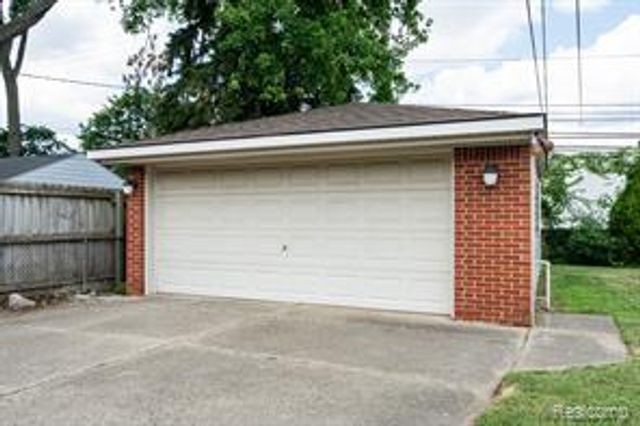 35030 S Elmira Street, Livonia, MI 48150