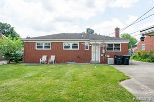 35030 S Elmira Street, Livonia, MI 48150
