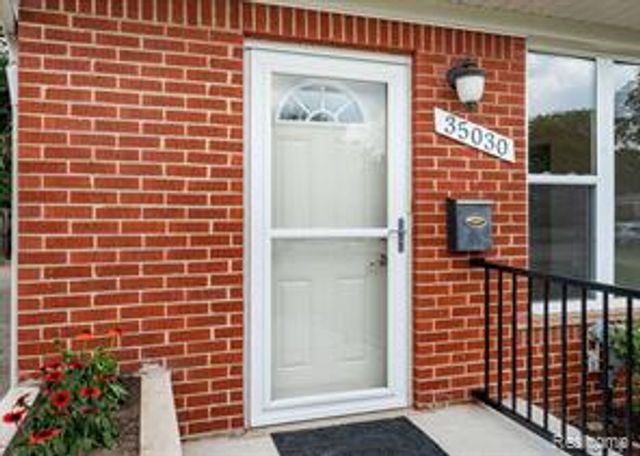 35030 S Elmira Street, Livonia, MI 48150