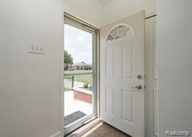 35030 S Elmira Street, Livonia, MI 48150