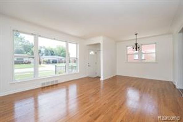 35030 S Elmira Street, Livonia, MI 48150
