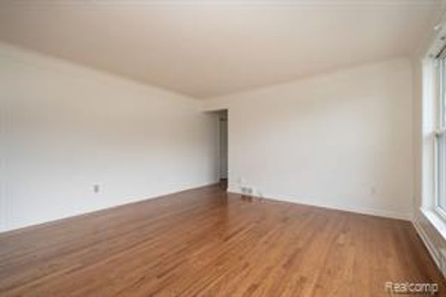 35030 S Elmira Street, Livonia, MI 48150