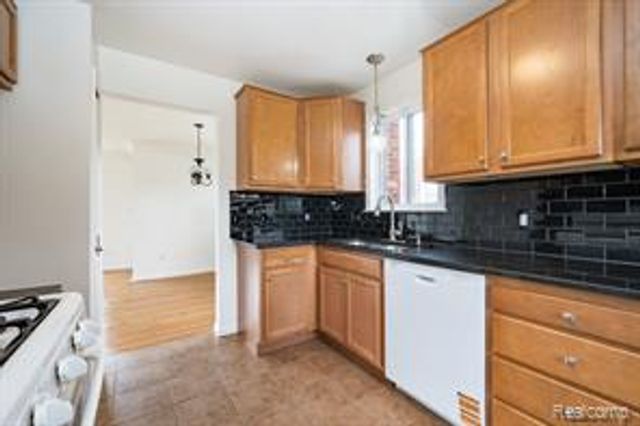 35030 S Elmira Street, Livonia, MI 48150