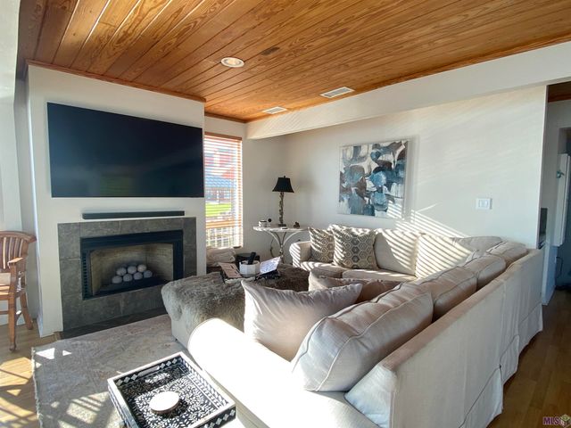 6980 False River Rd, Oscar, LA 70762