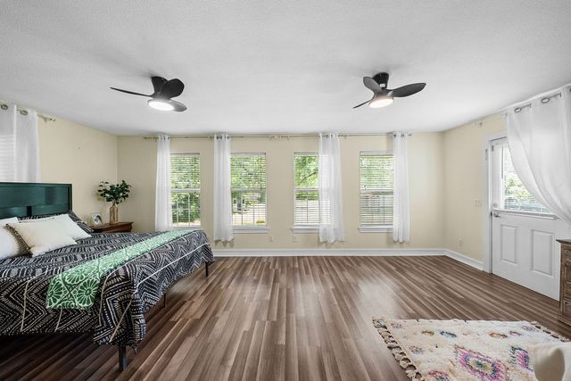 5621 Meandering Road, River Oaks, TX 76114