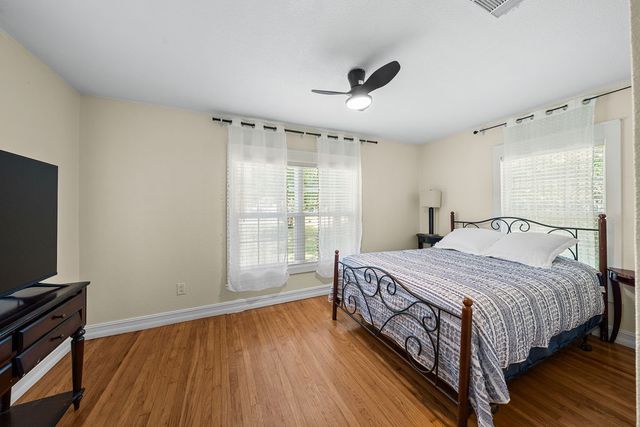 5621 Meandering Road, River Oaks, TX 76114