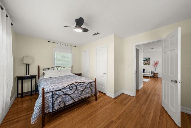 5621 Meandering Road, River Oaks, TX 76114