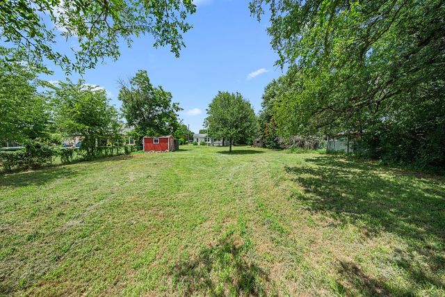 5621 Meandering Road, River Oaks, TX 76114