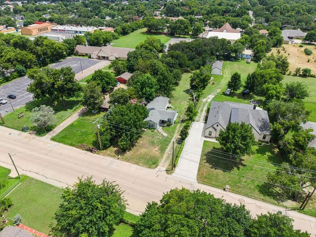 5621 Meandering Road, River Oaks, TX 76114