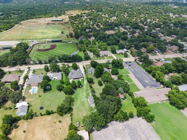 5621 Meandering Road, River Oaks, TX 76114