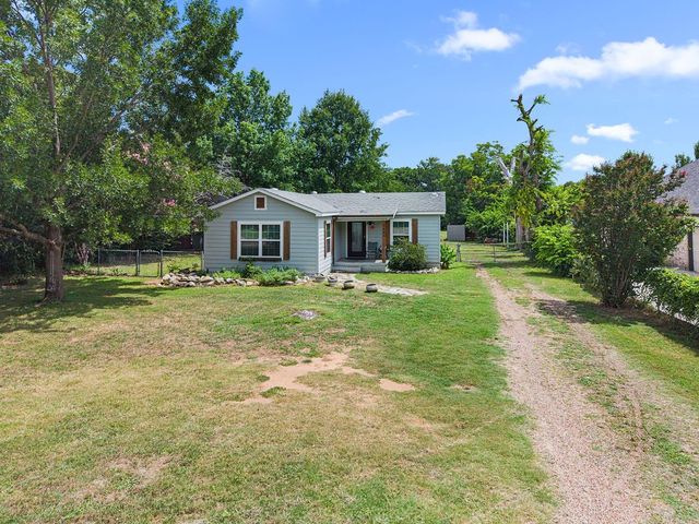 5621 Meandering Road, River Oaks, TX 76114