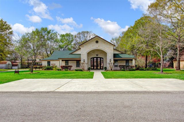 21405 Whispering Pines, Humble, TX 77338