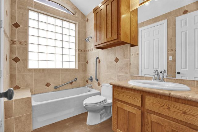 21405 Whispering Pines, Humble, TX 77338