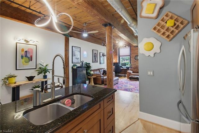 836 Oak Street 306, Winston-salem, NC 27101