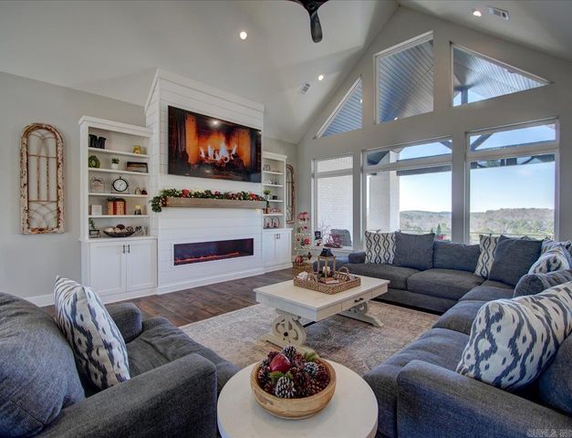 255 Falcon Ridge Trl, Hot Springs Village, AR 71909