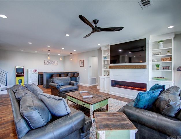 255 Falcon Ridge Trl, Hot Springs Village, AR 71909