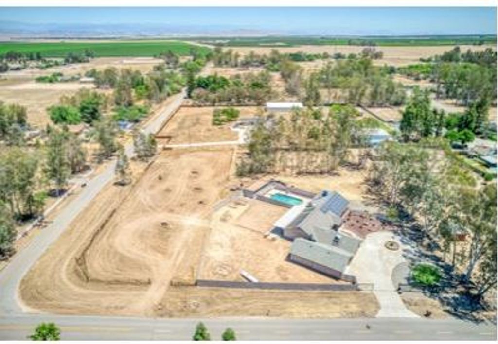 Image 1 of property listing at 12589 Road 37 1/2, Madera, CA 93636