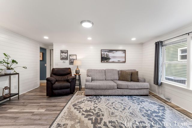 16837 Ferry Street, Ferrysburg City, MI 49456