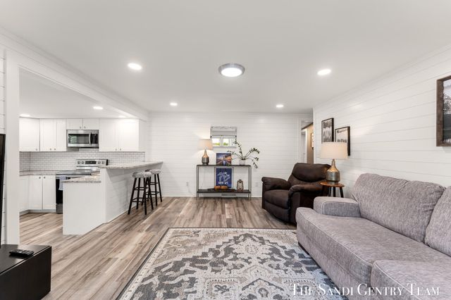 16837 Ferry Street, Ferrysburg City, MI 49456