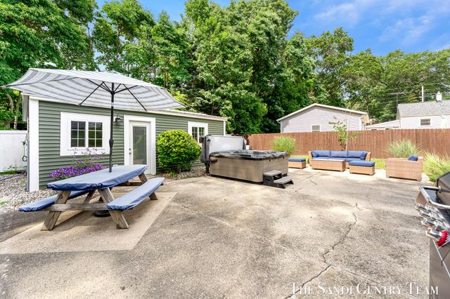16837 Ferry Street, Ferrysburg City, MI 49456