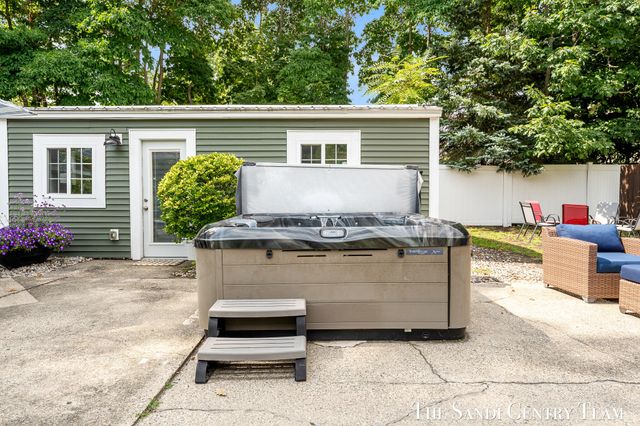 16837 Ferry Street, Ferrysburg City, MI 49456