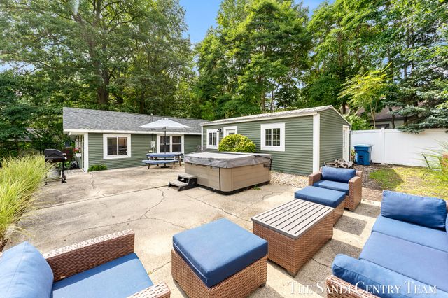 16837 Ferry Street, Ferrysburg City, MI 49456