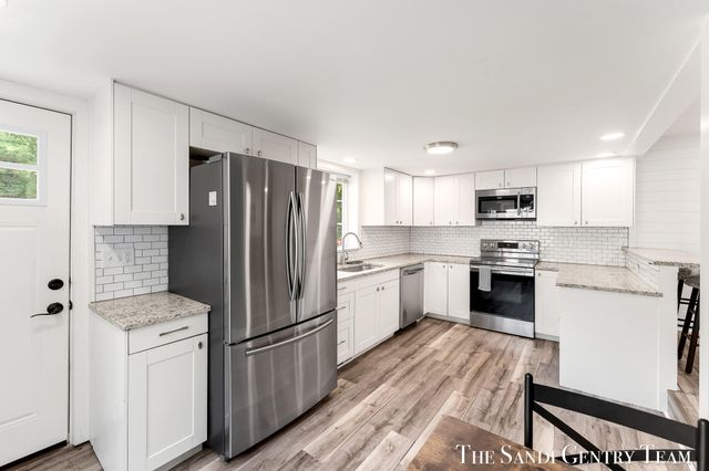16837 Ferry Street, Ferrysburg City, MI 49456
