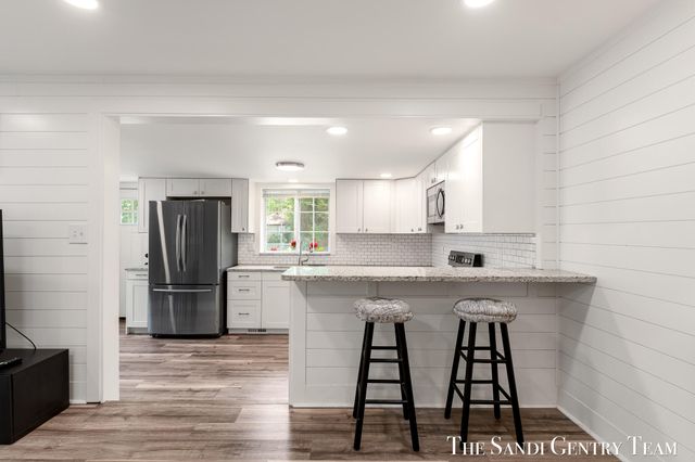 16837 Ferry Street, Ferrysburg City, MI 49456