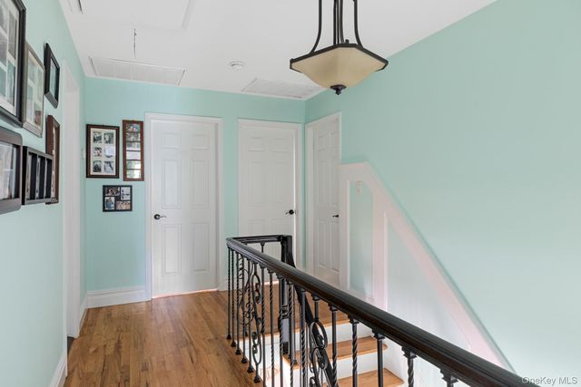 19 Clearwater Lane, West Islip, NY 11795