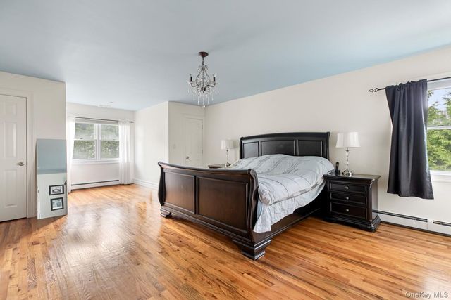19 Clearwater Lane, West Islip, NY 11795