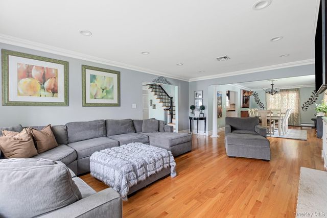19 Clearwater Lane, West Islip, NY 11795