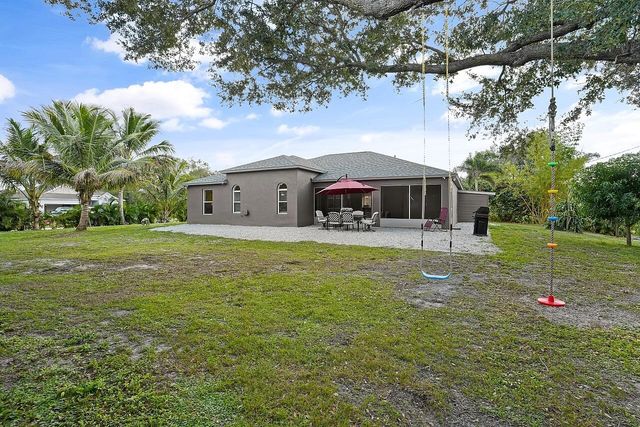 8015 97th Court, Vero Beach, FL 32967