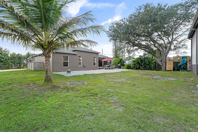 8015 97th Court, Vero Beach, FL 32967
