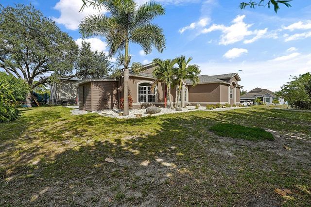 8015 97th Court, Vero Beach, FL 32967