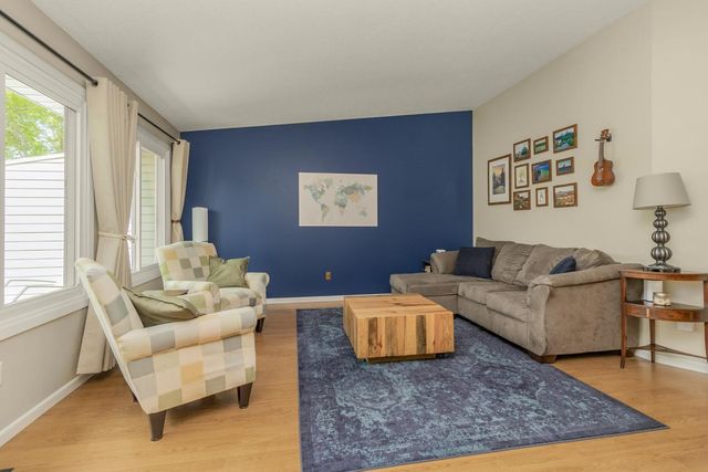 1420 Hilo Avenue N, Oakdale, MN 55128
