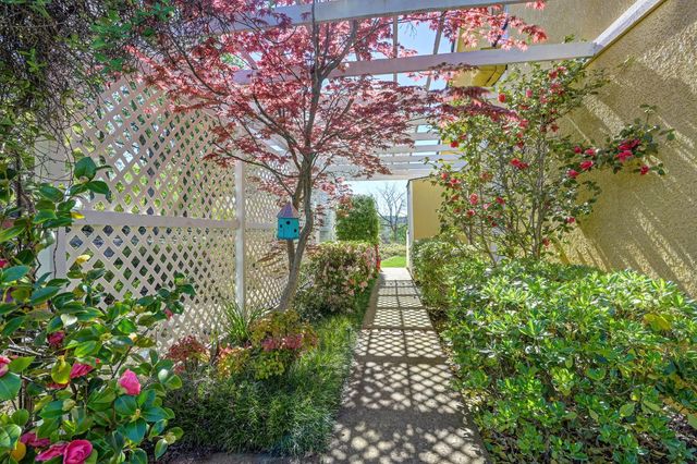 14470 Riva Ridge Cir, Auburn, CA 95602