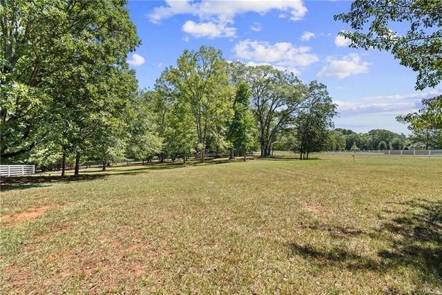 240 Deerfield Road, Bogart, GA 30622