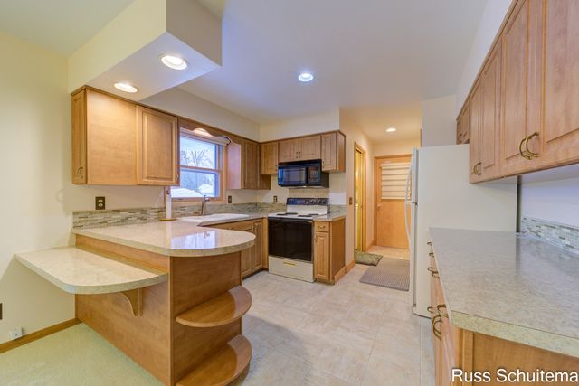 5080 Mcdowell Street, Norton Shores City, MI 49441