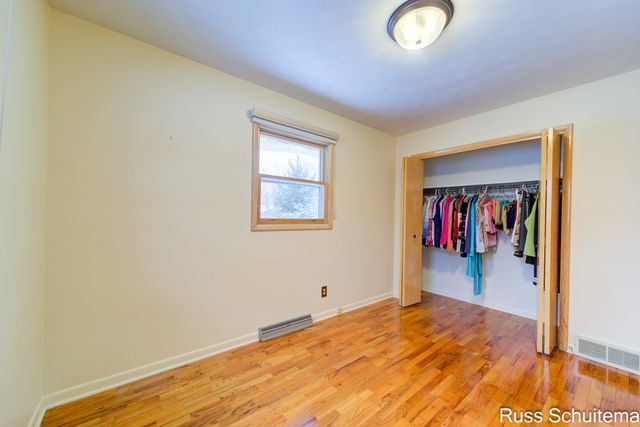 5080 Mcdowell Street, Norton Shores City, MI 49441