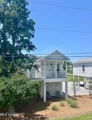 215 E Second St Street, 37a, Pass Christian, MS 39571