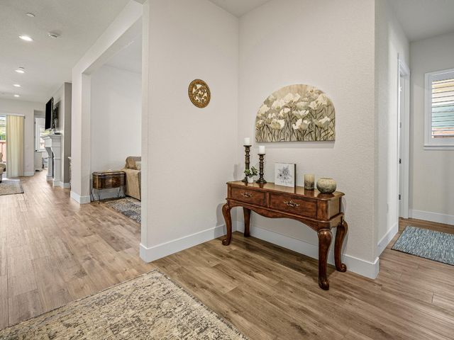 4226 Fox Hollow St, Folsom, CA 95630