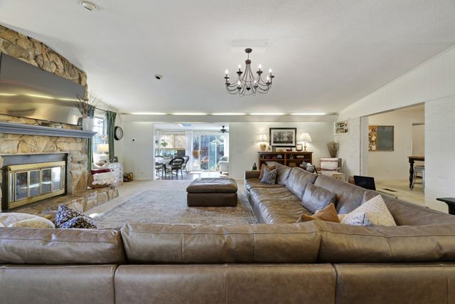 1119 Walton Dr, Murfreesboro, TN 37130