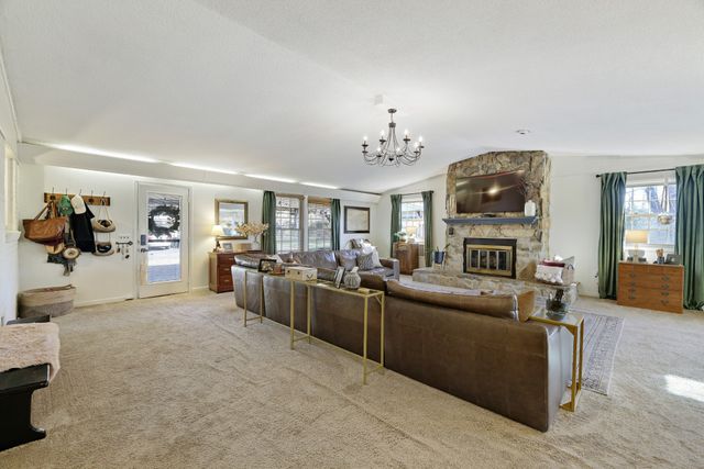 1119 Walton Dr, Murfreesboro, TN 37130